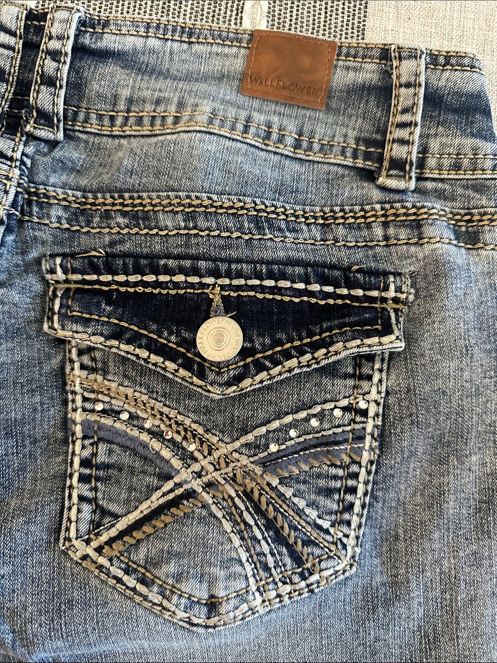 Wallflower Women's Blue Wash Bootcut Jeans Embellish Embroider Back Pocket